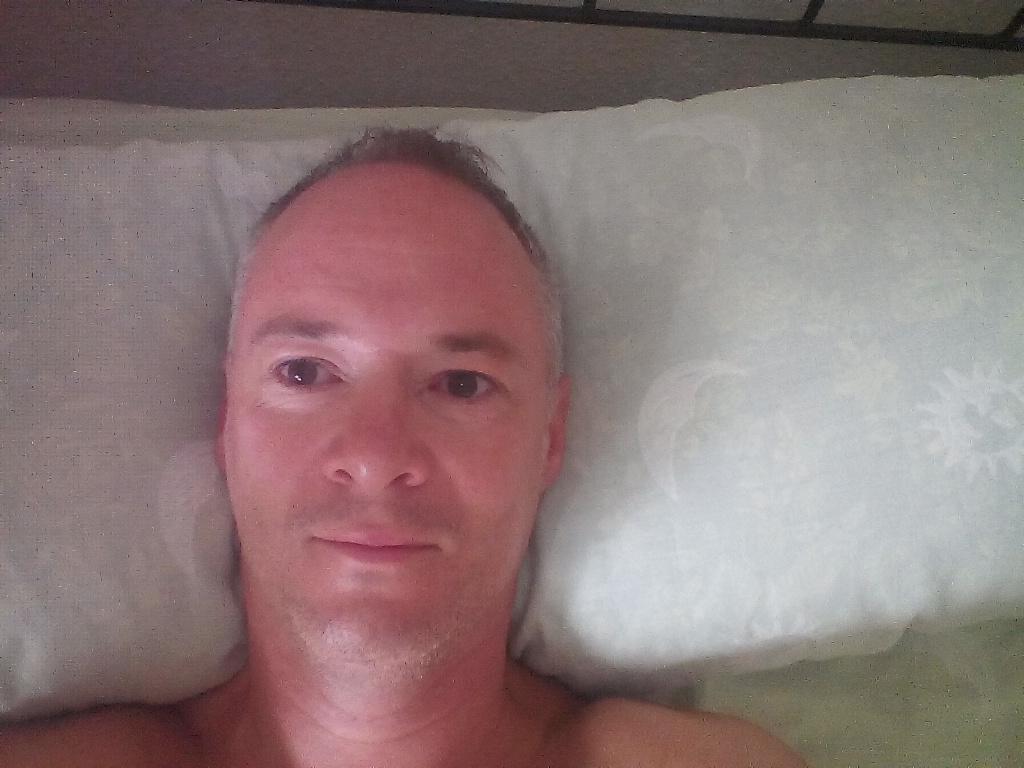 jarromur's tweet photo. @rafaarroyom levantarse y esxricñbir un wassap SIN GAFAS no tiiene precio http://t.co/yUg2fFrOUR