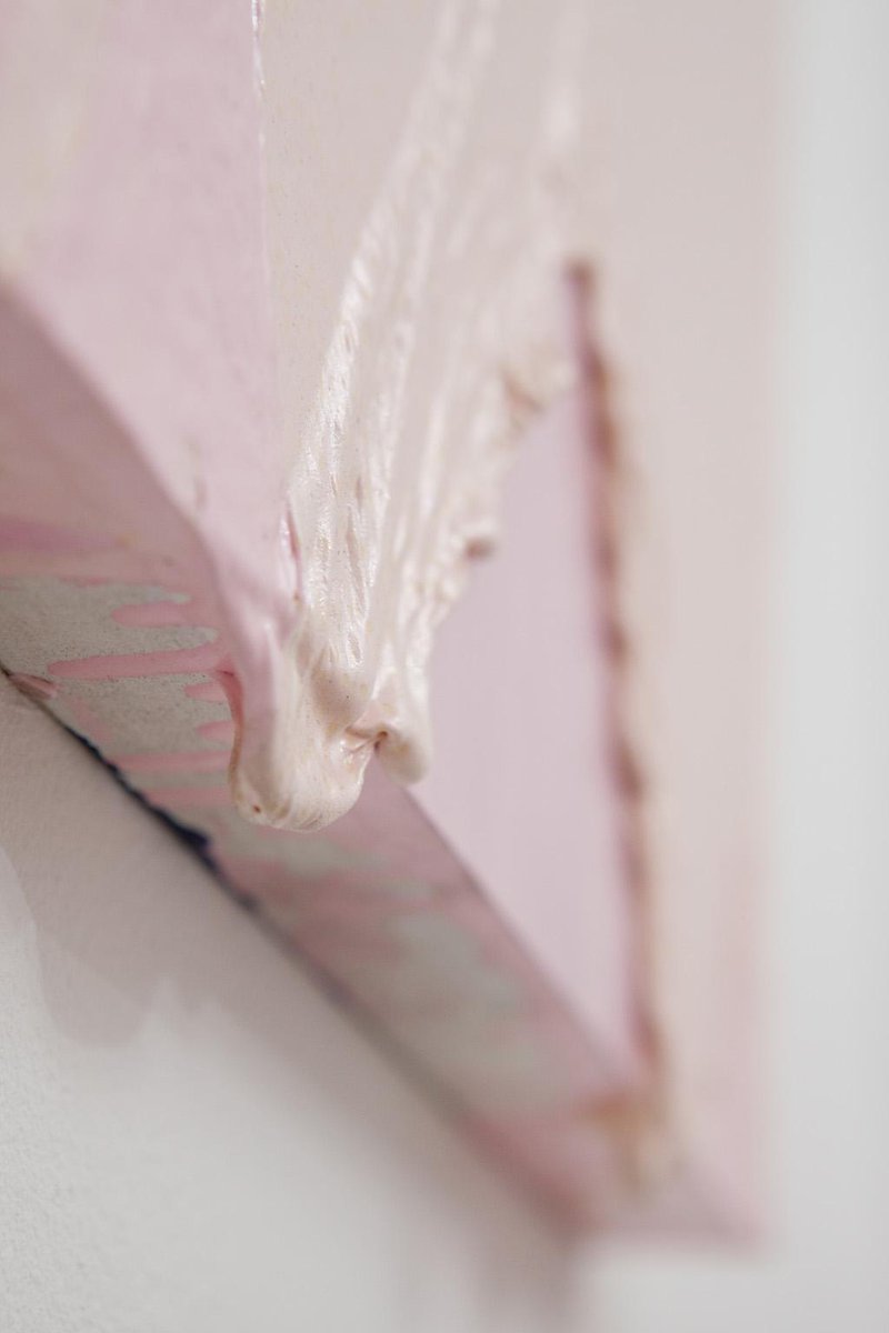 CastlefieldGall's tweet photo. Only 5 days left to see #RealPainting @CastlefieldGall. Featuring 'Hood' by #AlexisHarding. Runs until 02/08 http://t.co/OcWoZAY7de