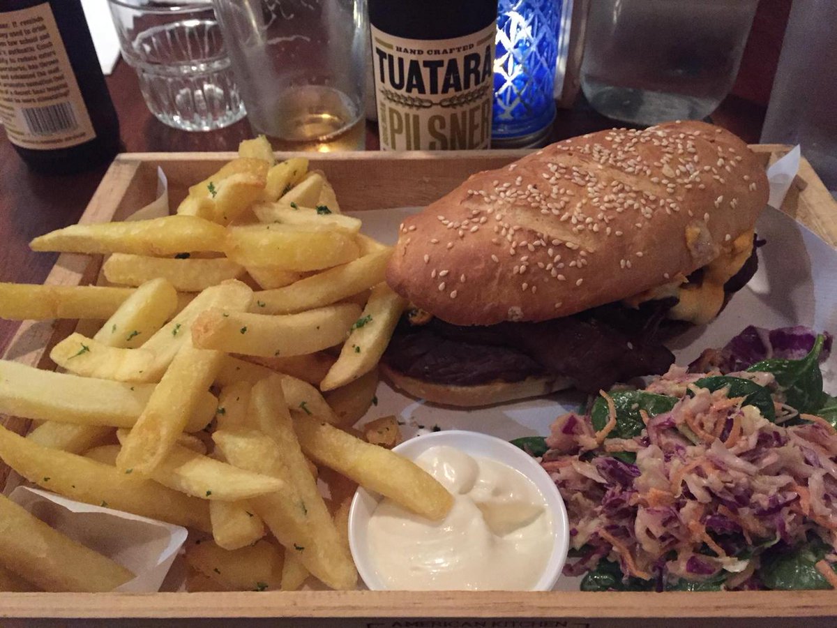 topperharleynz's tweet photo. Yeehah! Philly cheese steak feed @ryeamericankitchen in Tauranga #whatafeed #tuatarabrew http://t.co/q7q6Skcyjk