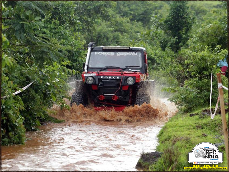ForceGurkha4x4's tweet photo. Tackling #PredatorSS like a warrior. #ForceGurkhaRFCINDIA2015 http://t.co/MdsX0vATLJ