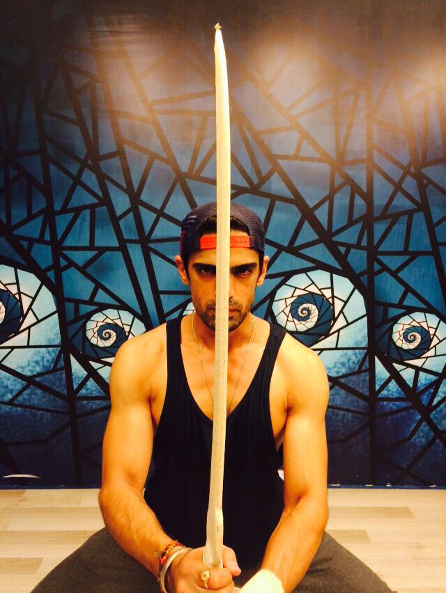 ItsMohitMalik's tweet photo. The talwar is out for the kill!! #BringItOn #JhalakReloaded @JhalakOnColors @ColorsTV #DanceWithMohit http://t.co/M2sym3vwgA
