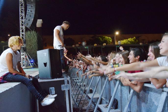 CFO_CloverSpain's tweet photo. @CloverOficial Ayer actuando en #40popCajaRuralCLM #CiudadReal http://t.co/eYksjJCKbT