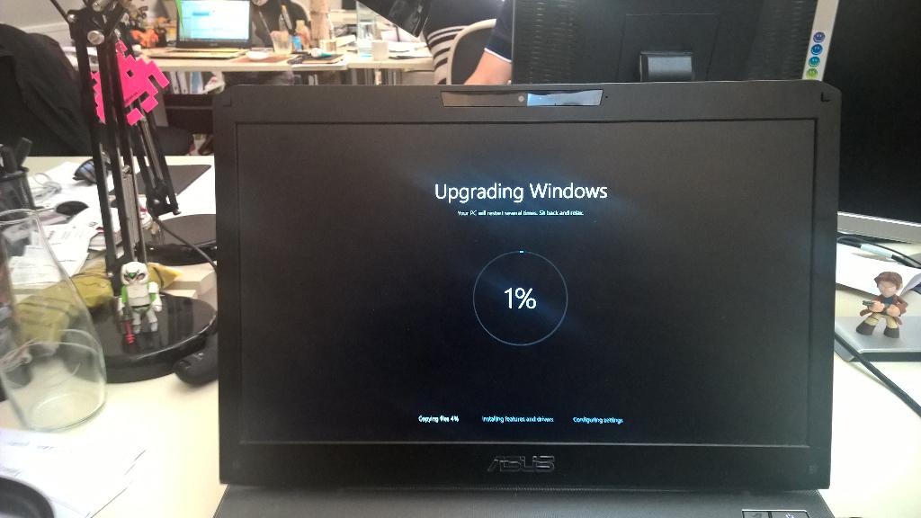 m_alesandro's tweet photo. The wait is over!#UpgradeYourWorld http://t.co/6IBcdiKsKE