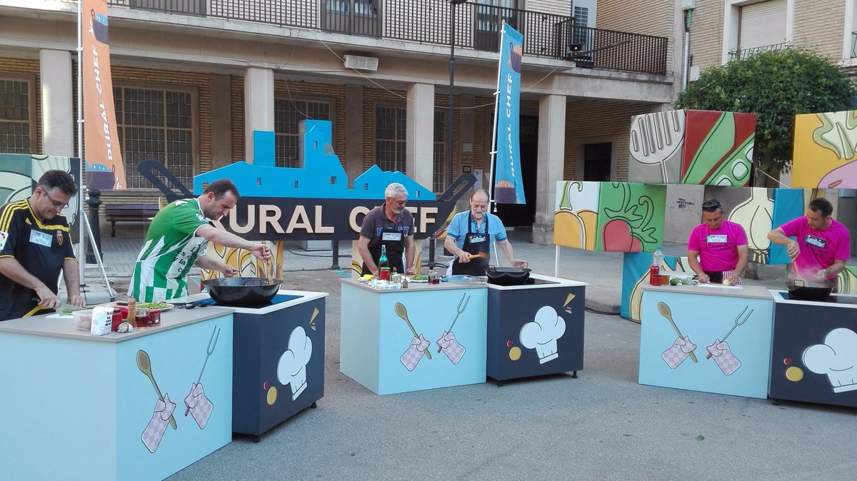 RuralChefATV's tweet photo. .@comarca5villas Esta noche #RuralChef ¡Cocinamos fritón en Tauste! A las 21:30 en @aragontv ¡No os lo perdáis! http://t.co/T5W7MgdGeV