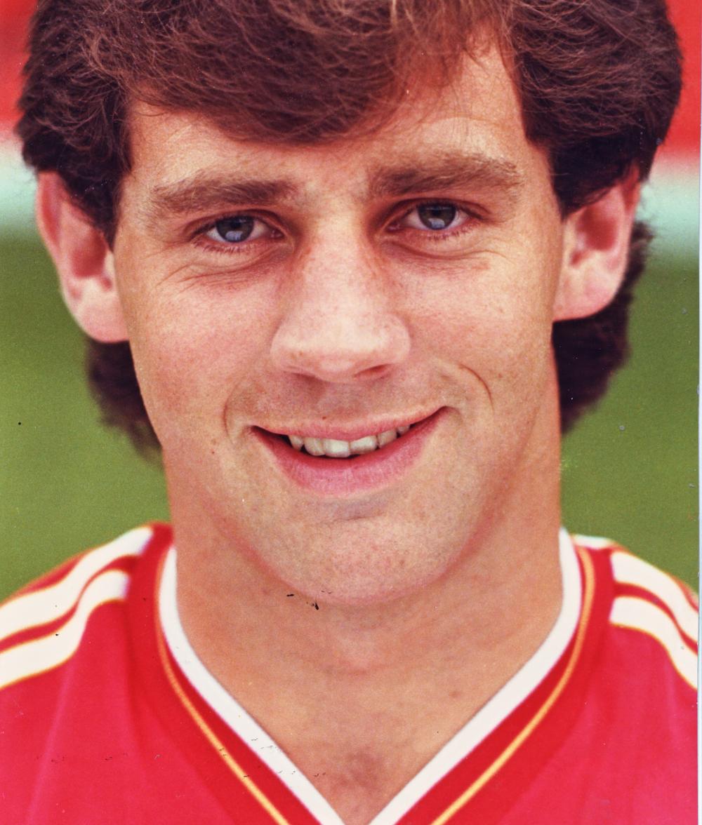 Happy birthday to former #LFC defender <a href="/jimbeglin/">Jim Beglin</a>, who celebrates his 52nd today.