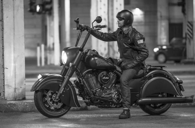 .<a href="/indianmotocycle/">Indian Motorcycle</a> Chief Dark Horse, Lebih Hitam!
j.mp/1JReZ34
cc: <a href="/victoryindianID/">ARYA MOTOR INDONESIA</a>