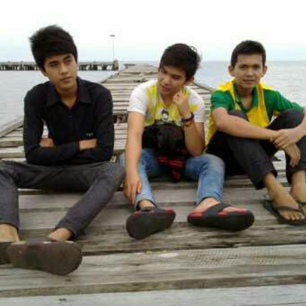 fiki-ano tweet media