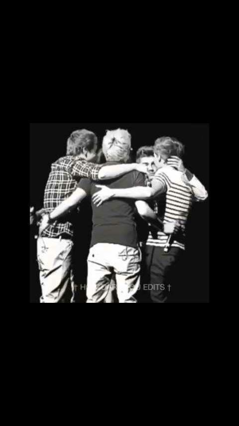 alessia_ciriolo's tweet photo. Wow !♡ #5YearsOneDirection Guys come to Rome in 2016 pleasee! #WeWantOneDirectionInRome2016 @onedirection 🌷I LOVE U. http://t.co/bmsK10xjLL