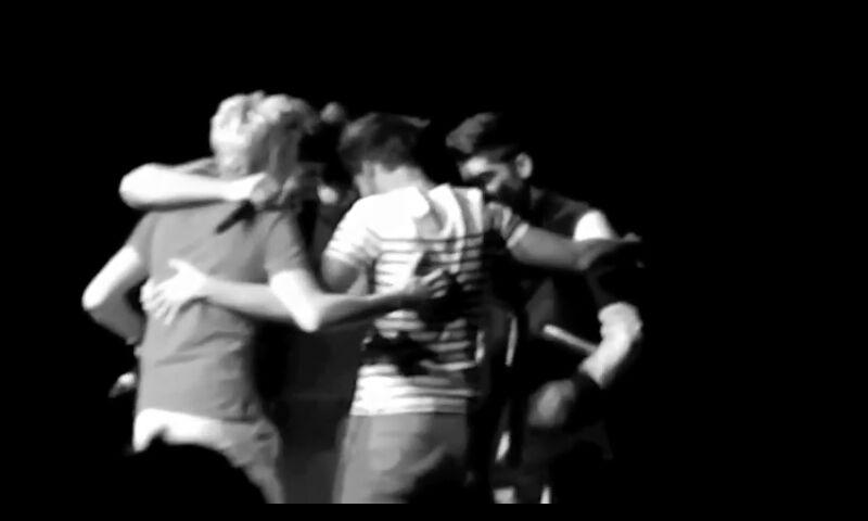 alessia_ciriolo's tweet photo. Wow !♡ #5YearsOneDirection Guys come to Rome in 2016 pleasee! #WeWantOneDirectionInRome2016 @onedirection 🌷I LOVE U. http://t.co/bmsK10xjLL