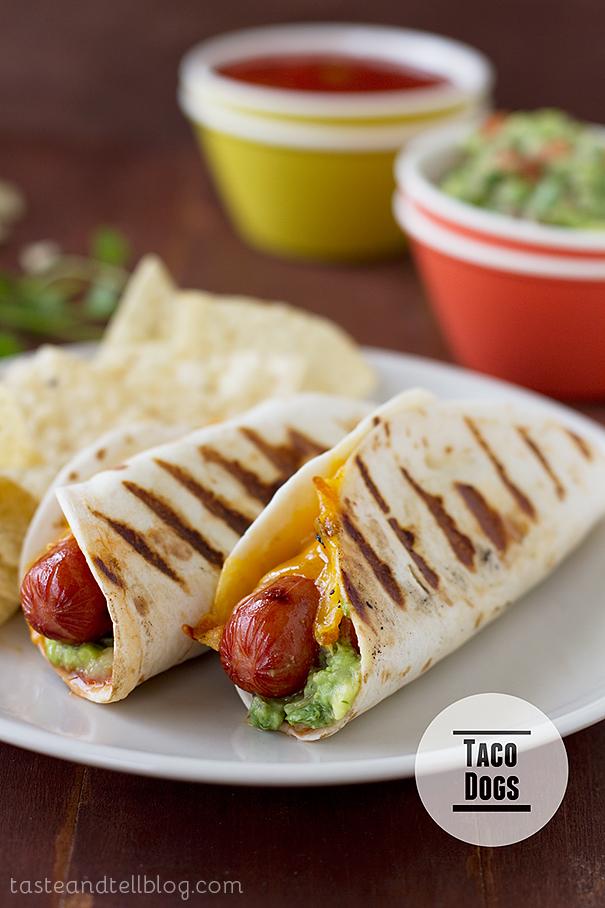 BimboEsp's tweet photo. ¿Te quedaste sin Hot Dogs o quieres probar algo diferente? 
¡Preparemos unos #TacoDogs con Rapiditas! http://t.co/xZQpUBWcF0