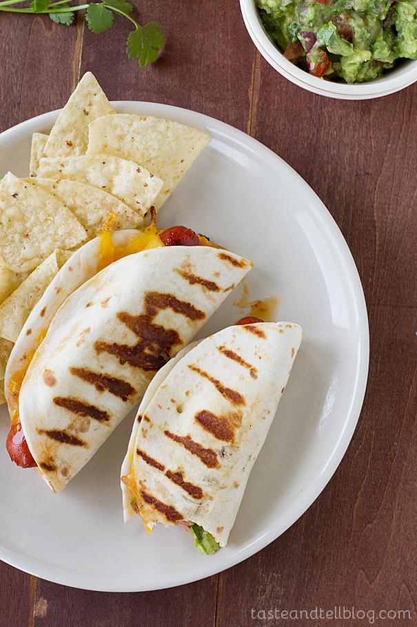 BimboEsp's tweet photo. ¿Te quedaste sin Hot Dogs o quieres probar algo diferente? 
¡Preparemos unos #TacoDogs con Rapiditas! http://t.co/xZQpUBWcF0