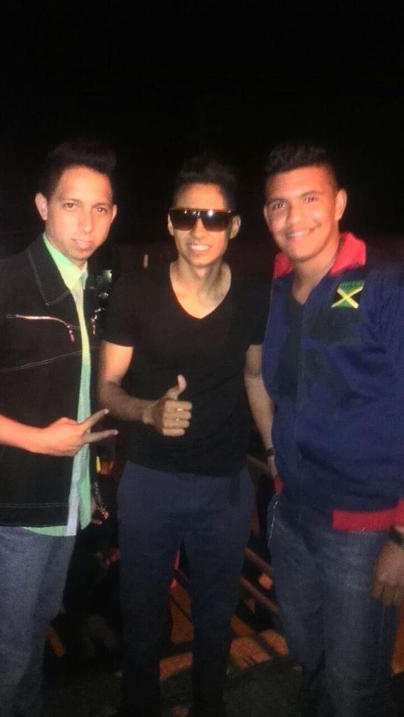 vicmartinez_22's tweet photo. Bueno mi gente.! Por aquí una fotito @TuBandaSwing..#FiestadeSantaana de paraguana.!! http://t.co/dDzwAwj4Ln