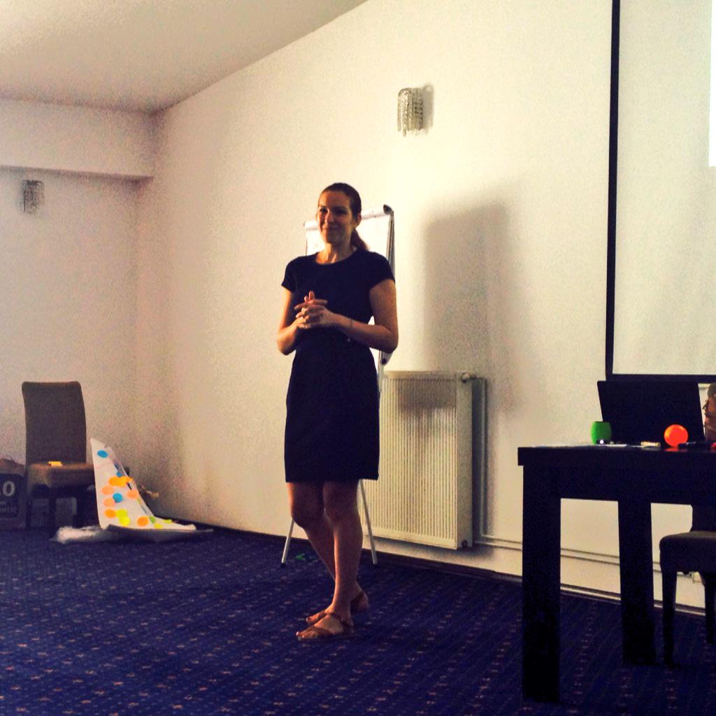 TeodoraZafiu's tweet photo. Don't open a Facebook page if there's no one there to answer questions. @EBoCom #Breazing2015 http://t.co/ER6ELefgVm