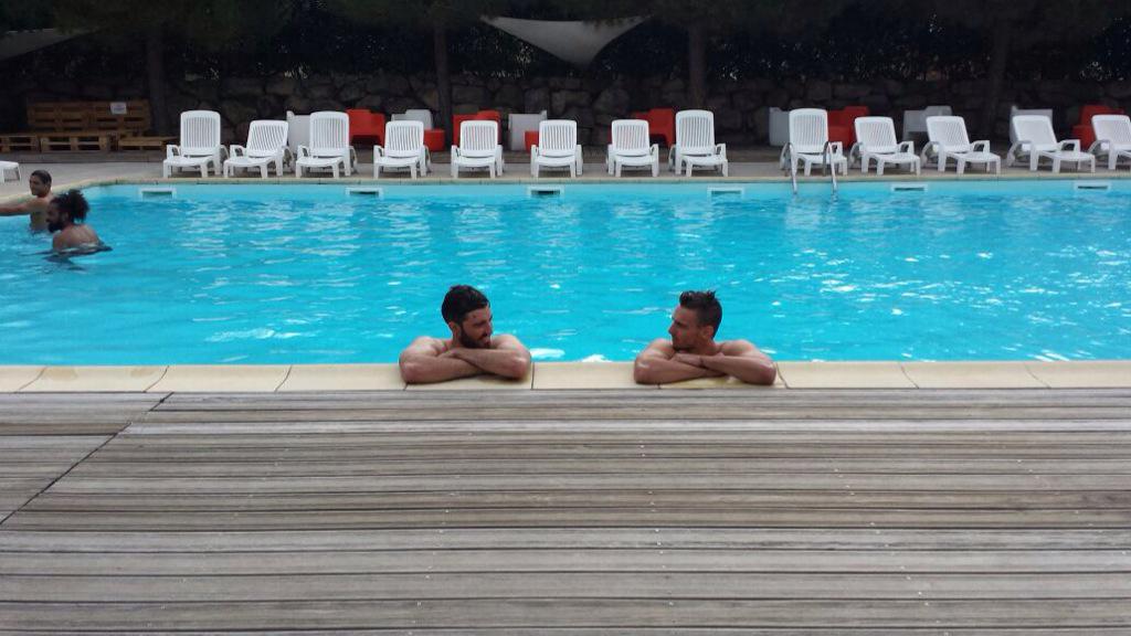 CyrilDumoulin's tweet photo. Après l'effort, le réconfort !!!
#prepa #workhardplayhard #piscine #waterend http://t.co/zRhq9xogeg