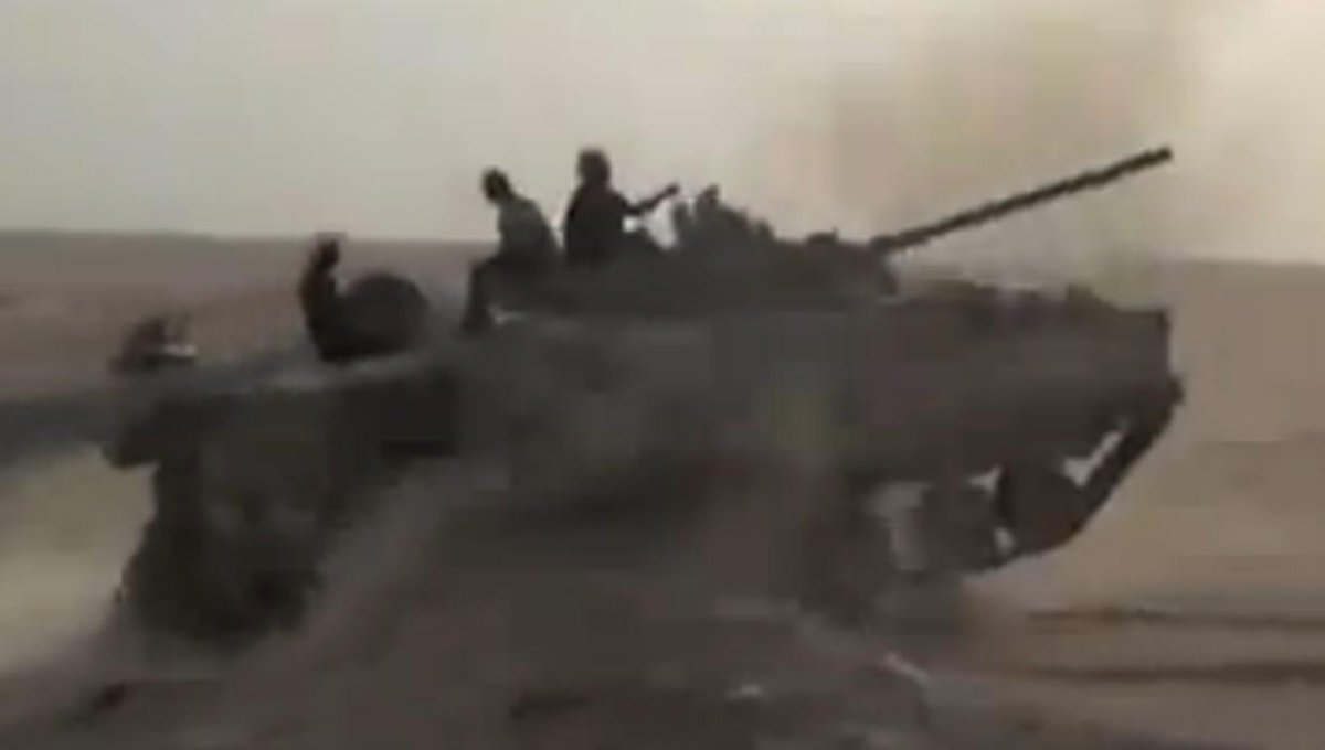 مدرعات BMP-3 في اليمن " يعتقد انها اماراتيه "  CLEu94yW8AAkh0V