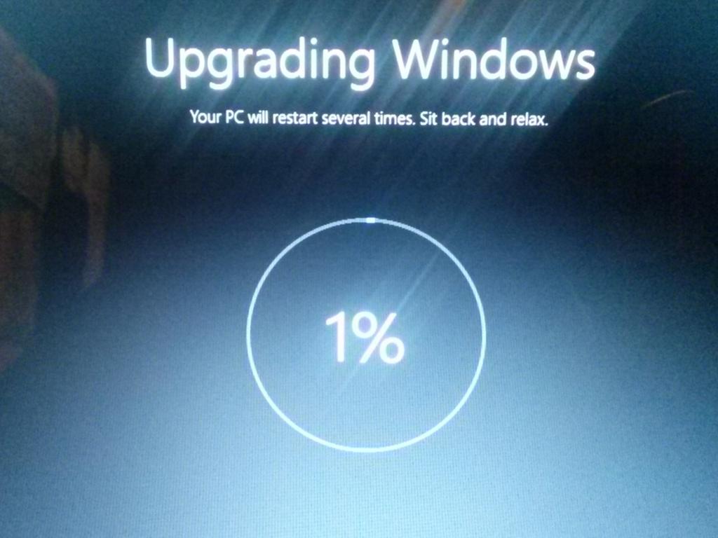 D2OJEEVES's tweet image. If it weren't for the fact that the circle blinks, I'd have thought it froze on me.

#Windows10  #slowupdate