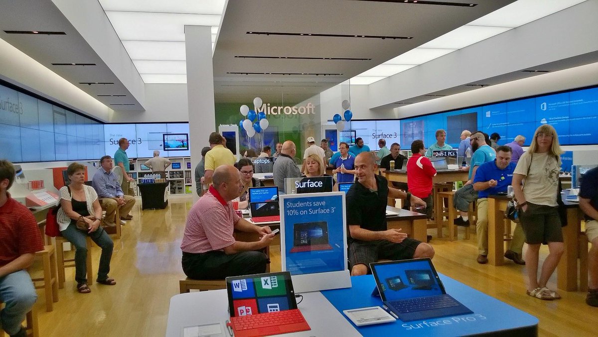 D4V376's tweet image. Busy opening at the Galleria Microsoft store. #stlouis #windows10 #windows10launch  #Microsoft