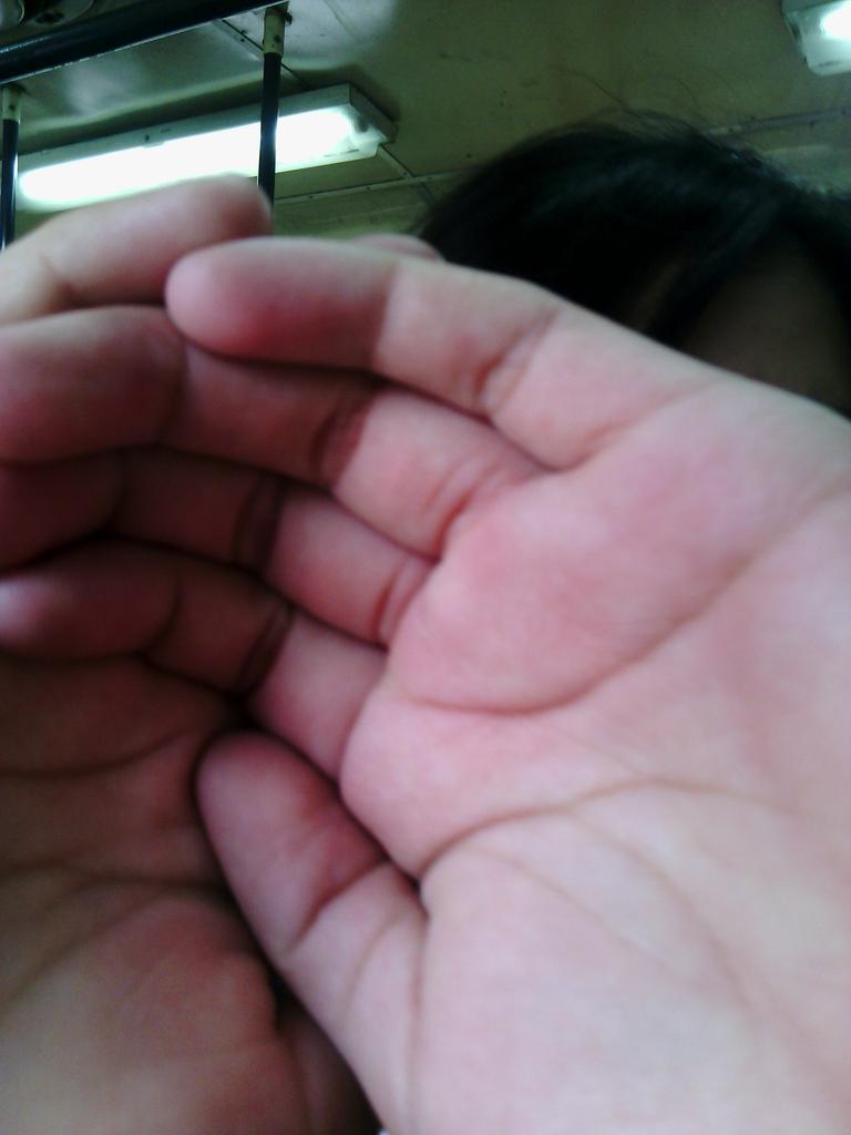 EGSweetSmile's tweet photo. @FloppiiBel las sexyes manos de flo http://t.co/eNw4ErKRr0