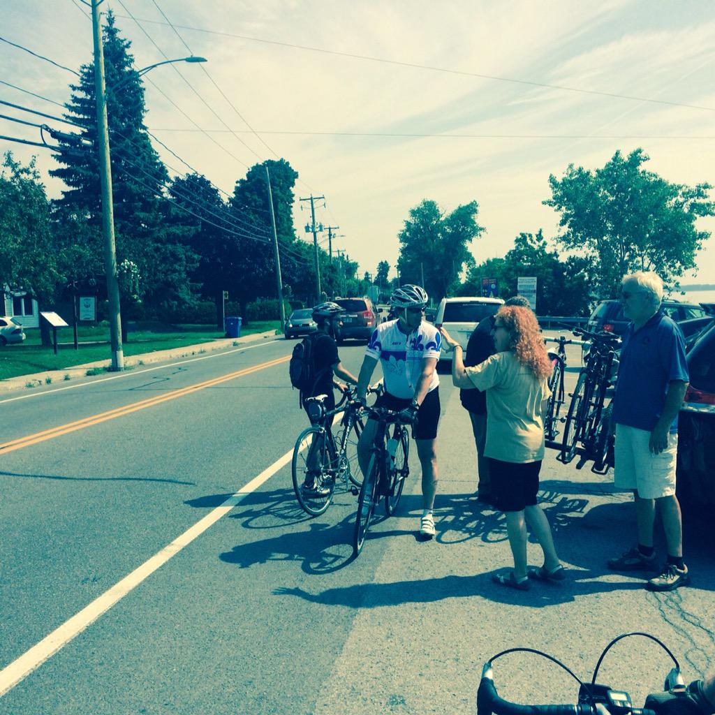 PKP_Qc's tweet photo. Notre arrivée à Saint-Sulpice à #velo https://t.co/NrBIWpR1u2 @partiquebecois #polQc http://t.co/SULq6QQSL3