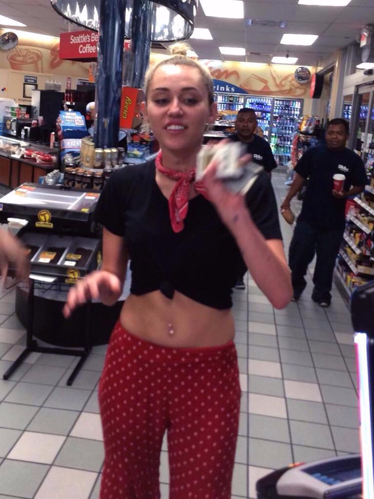 CyrusEvolution's tweet photo. Miley at a gas station yesterday! #MTVHottest Miley Cyrus http://t.co/v2m7qhHHxU