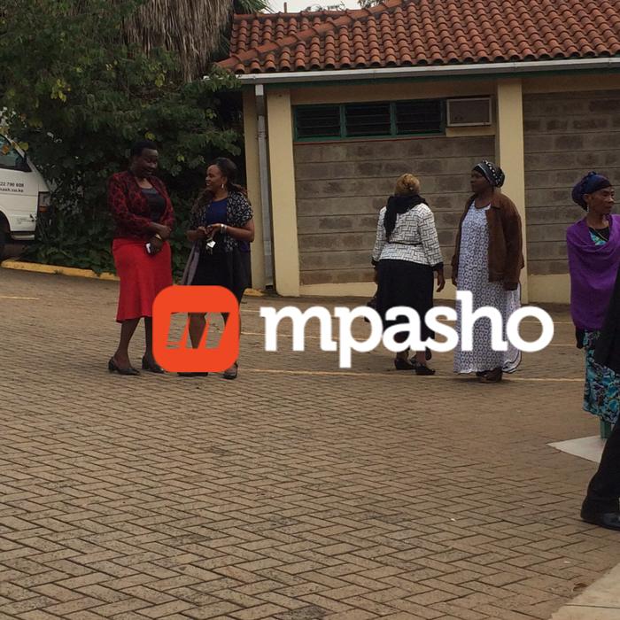 MpashoNews's tweet photo. Exclusive: Hundreds Turn Up At Umash Funeral Home To Mourn Mzee Ojwang (PHOTOS) https://t.co/zsRAZbqdy5 #RIPOjwang http://t.co/U6t3o9cXOo