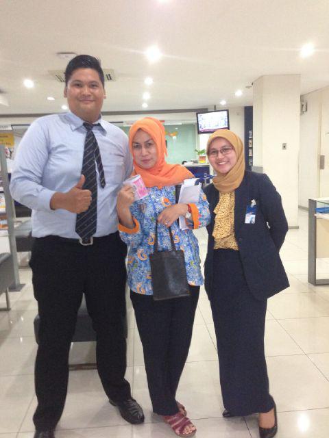 ario_DW's tweet photo. Roxymas nasabahnya malah lebih narsis ^^ #senyumnasabahku #proudofaxamandiri @tisyediah @budhi_tweet @dhytoNur http://t.co/JvBPwpFd3g