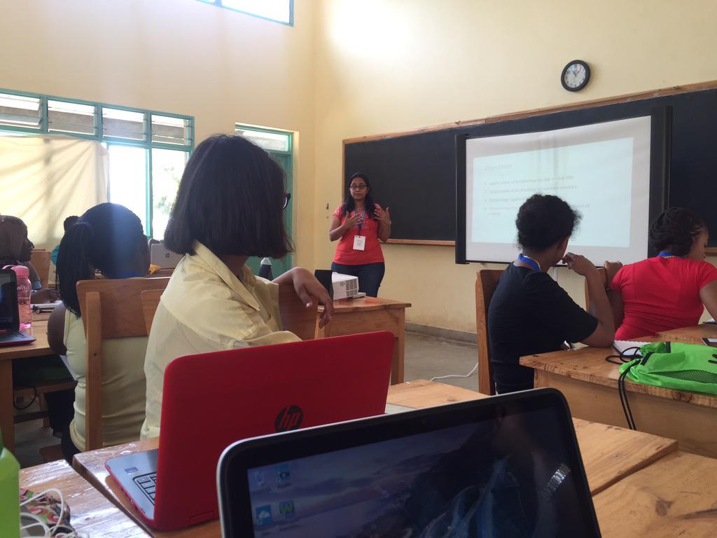 CiaraWiSciSTEAM's tweet photo. First day of classes!!  #WiSci2015 @Microsoft @GPatState @GirlUp http://t.co/dSBy7V9o83