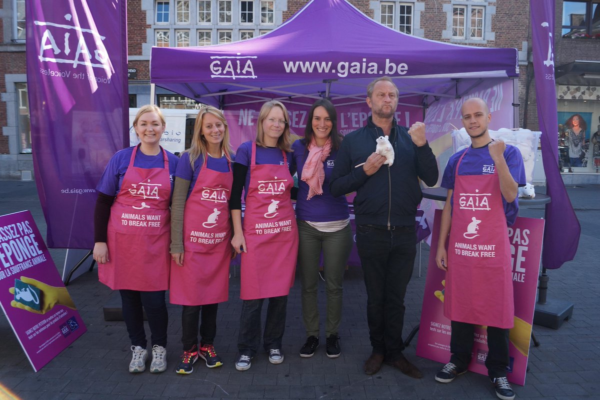 GAIABrussels's tweet photo. Benoit Poelvoorde, aussi, est #contrelestests sur animaux pour les produits d'entretien. Un énorme merci du soutien ! http://t.co/p2ha3LzSM8