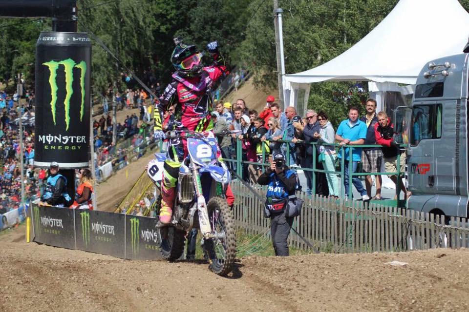 riders's tweet photo. @kiarafontanesi @KiaraFanpage è l'orgoglio del motocross italiano. Grazie per il quarto dono! https://t.co/NFCWwjCK9i http://t.co/DOhowMhZuc