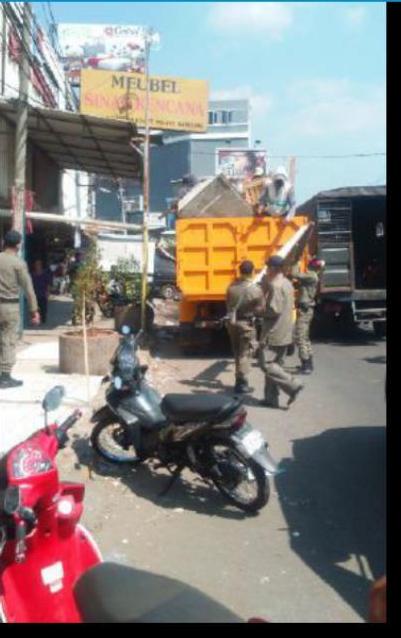 disperkimtan's tweet photo. @UPTDWilBaleendah Pemindahan PKL Dayeuhkolot ke Zipur Bersama  @Satpolppkab_bdg  290715 #salamsabilulungan @Kang_DN1 http://t.co/q8LX52Mazj