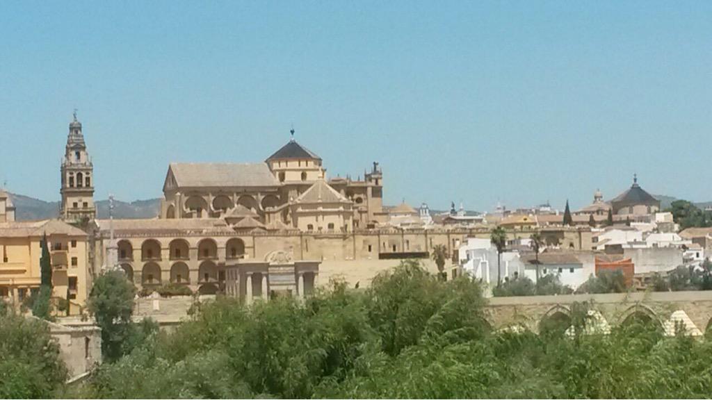 AlejandroSanz's tweet photo. A qué te despeino? Voy pa ti http://t.co/oQLC3MsS7c