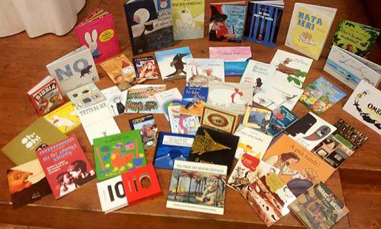 Un #Biblioapecar carico di bei #libri. Premio ricevuto per #MaggiodeiLibri 2014 come miglior progetto associazioni