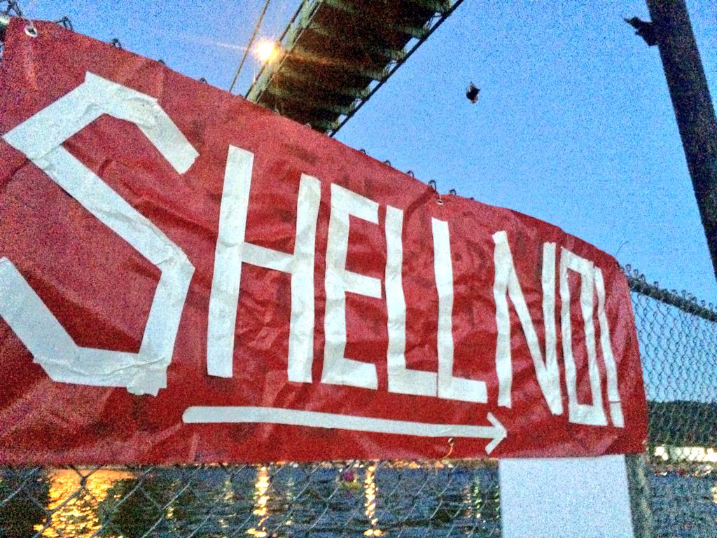BrentWeisberg's tweet image. Shell protestors dangle from St. Johns Bridge in N. Portland. koin.com/2015/07/29/kay… #KOIN6News #ShellNo #PDXvsShell