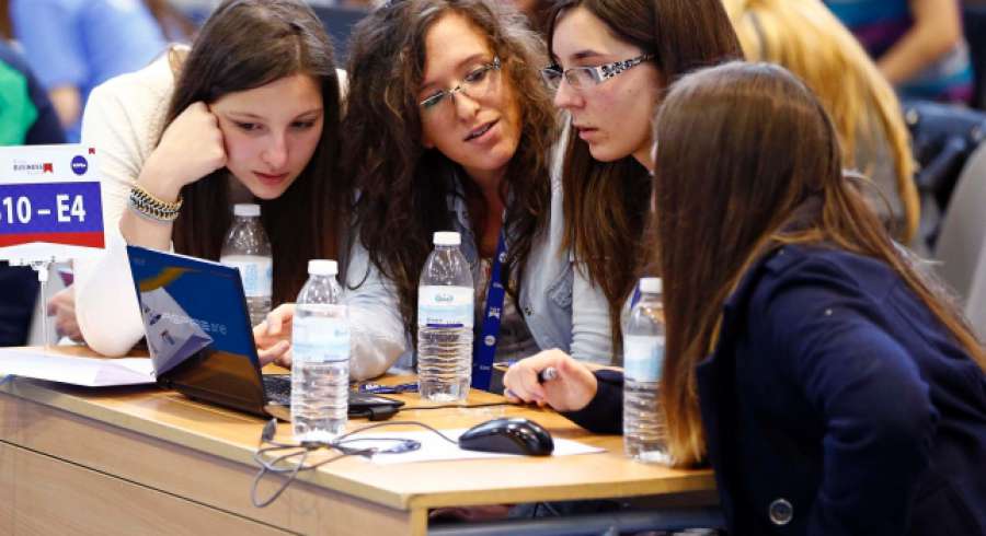 A3Noticias's tweet photo. El 84% de los universitarios no consiguen hablar sobre actualidad durante más de un minuto http://t.co/G0iZ9W4RRu http://t.co/3vEhnjNMZb