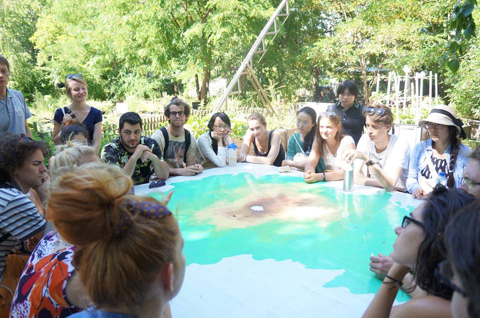 International students of <a href="/WageningenUR/">Wageningen UR</a> visit <a href="/prinzessgarten/">Prinzessinnengarten</a> in #kreuzberg during <a href="/StichtingRUW/">Stichting RUW</a> #summerschool. #WUR