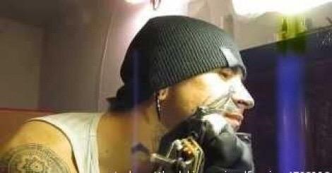 Watch This Guy Tattoo HIS OWN FACE...

 wildvirral.com/world-news/wat…