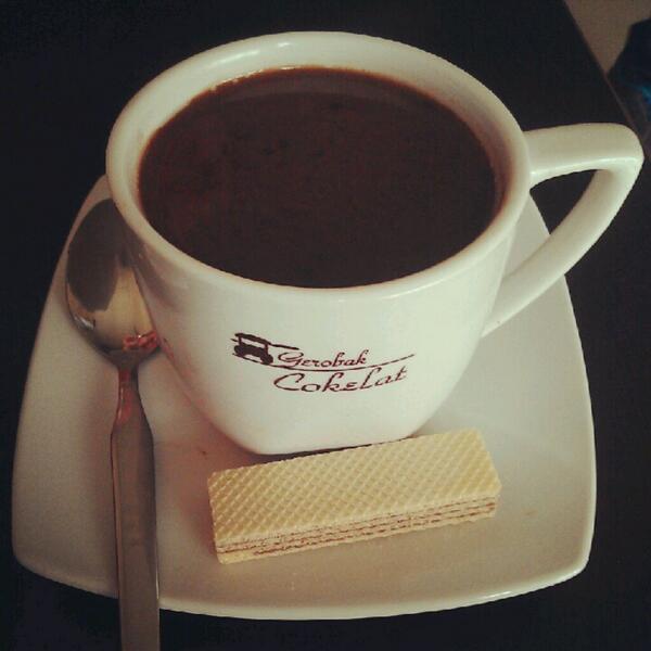 Gerobak Cokelat Makassar adalah cafe yang menyediakan aneka menu cokelat pertama di Makassar. bit.ly/GerobakCokelat…