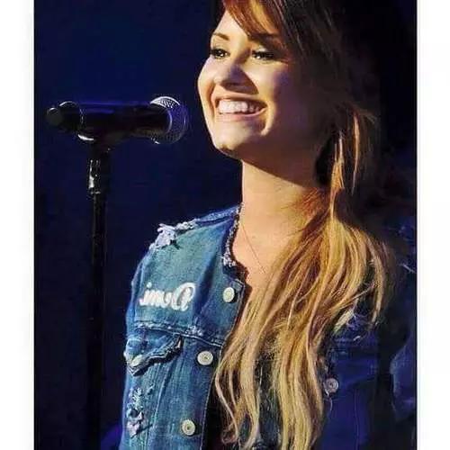 redlipsvat0's tweet photo. Aunque la caida fue duera se que te vas a levantar como un rascacielos #StayStrongDemi #StayStrongDemiAndWilmer http://t.co/gnRo3h1iqO
