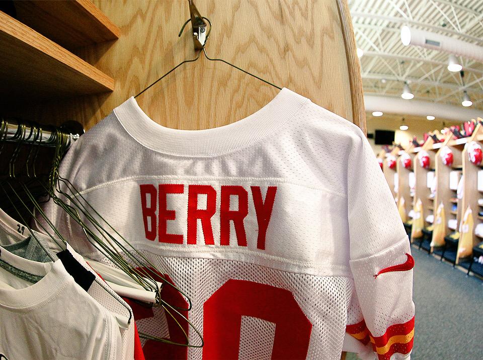 Chiefs's tweet photo. He's BACK!
#ChiefsCamp http://t.co/bOR4VX48Rj