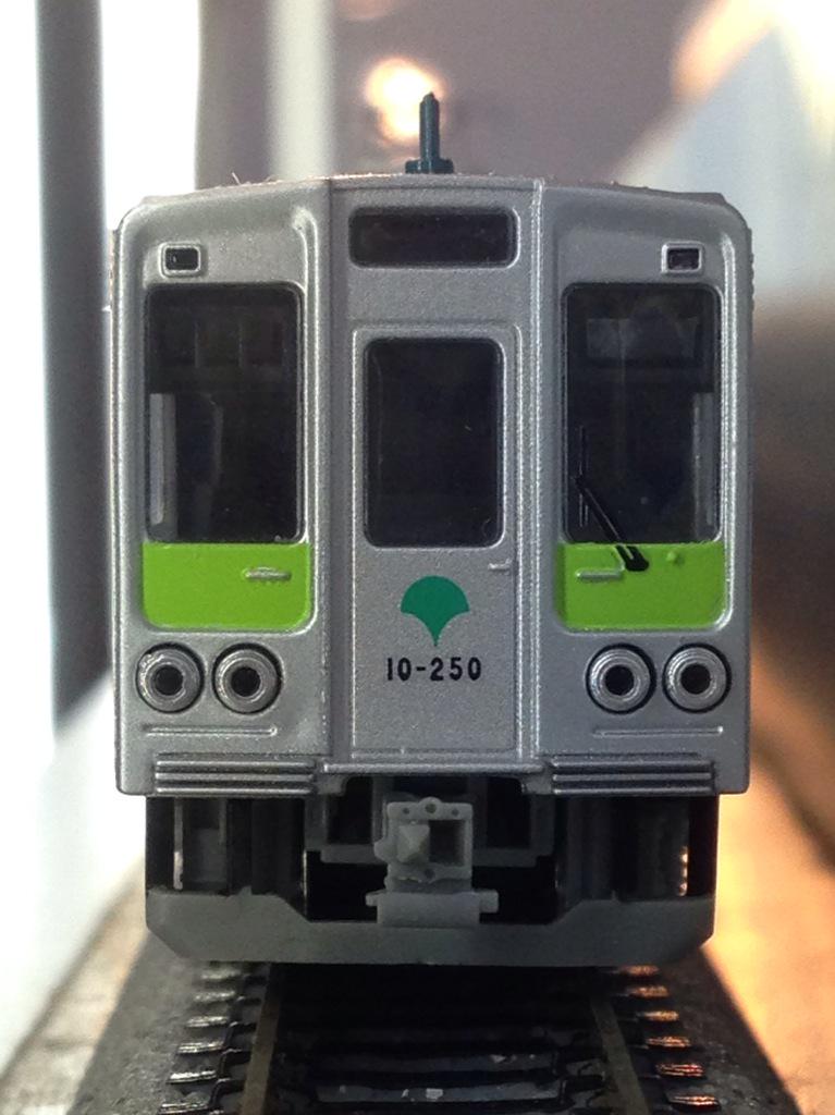 改めて、マイクロエース都営10-000形試作品と実車（10-000形7次車）を