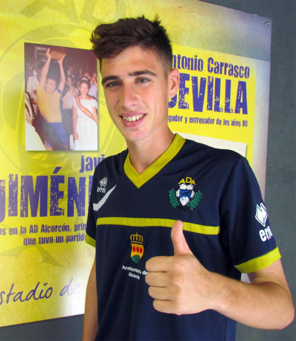 AD_Alcorcon's tweet photo. ALCORCÓN B| El defensa @adriandieguez, octavo refuerzo para el filial. http://t.co/oEMdHqq5C2 http://t.co/B5MZWjkEO2