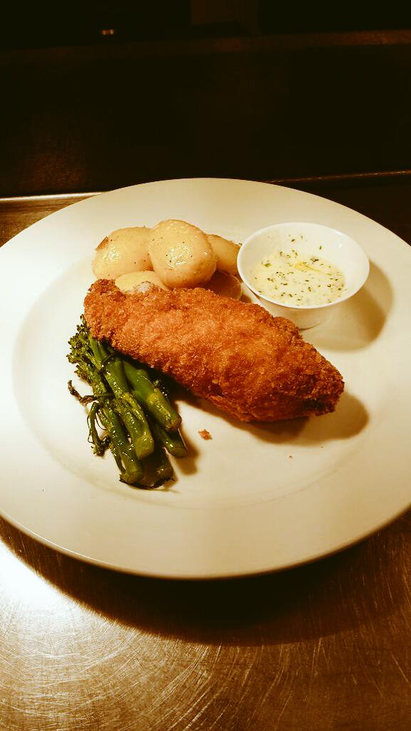 Suffolk Chicken Kiev, with Norfolk peer potatoes #modernbritishcuisine #localingredients #localbusiness #villagepub