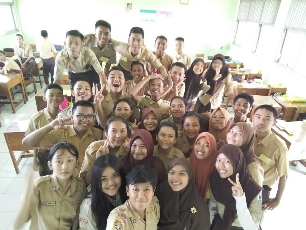 Osfourtif's tweet photo. Kelas yang serba kuning ini punya kelas apa ya?😃 http://t.co/Be5hpPd6mY