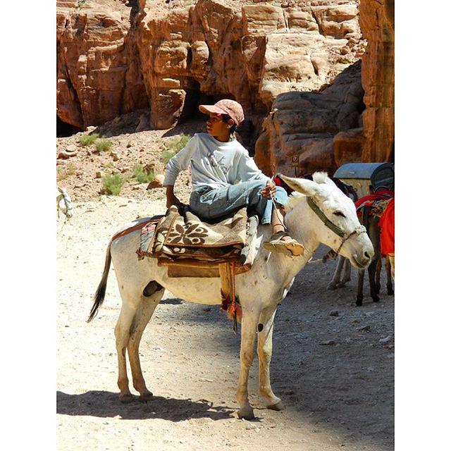 alexismalll's tweet photo. Niñez en Petra, Jordania... #Petra #Jordania #CNNJordan #Jordan #MaravillasDelMundo http://t.co/d83ix66cow