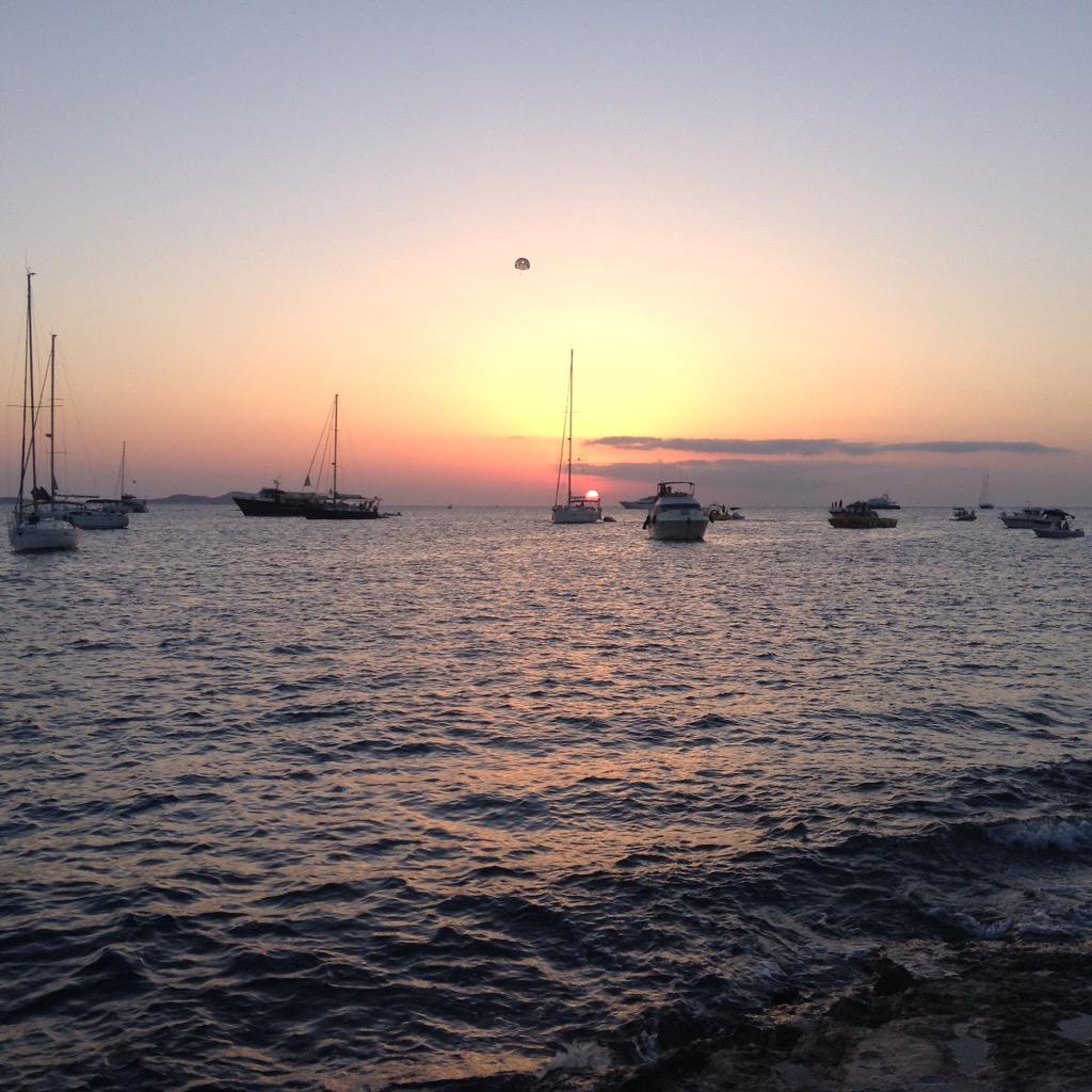 IcebergVodkaUK's tweet photo. Ibiza Sunset! @Mamboibiza @boothedup http://t.co/pUVxNJJZCE