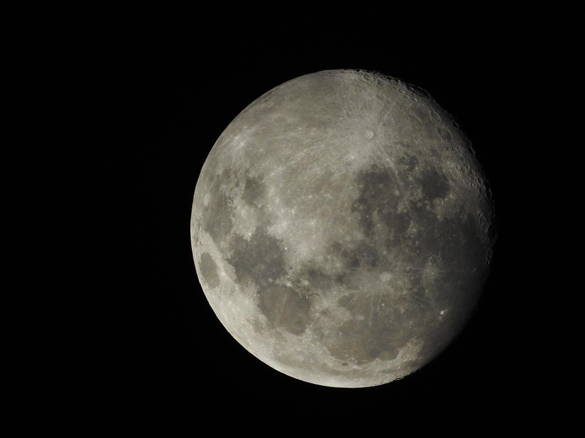 Sheeds_au's tweet photo. @AdrianGHughes @ivabiggun71 Here you go guys. 1st test shot, moon, handheld. optic zoom only. #Coolpix900 #notweaks http://t.co/9XLwotg6Ku