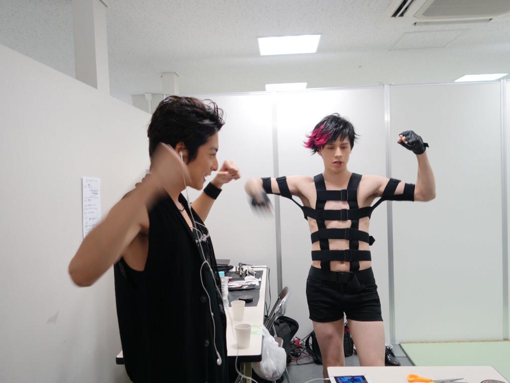 에이지군 역시👍 둘다 넘 귀여워요😍
RT @SkaoruPeach かわいいな この ふたり👬笑