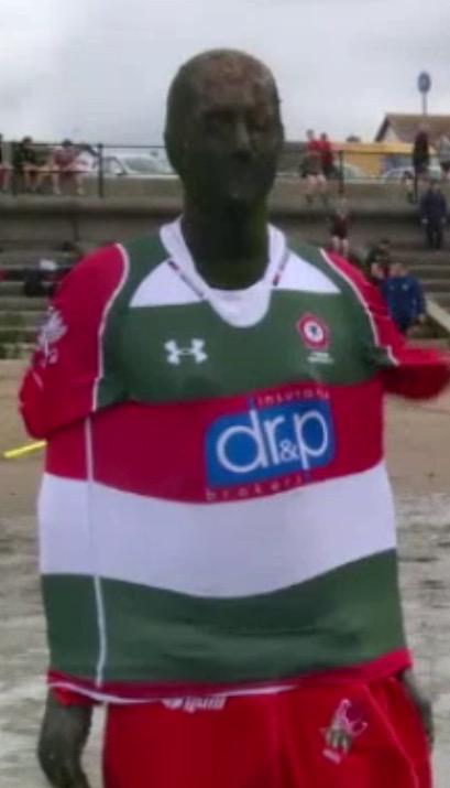 WaterlooRugby's tweet photo. Nice to see the @IronMenCrosby getting involved in the #RWC Trophy Tour http://t.co/aK2ZLc6OZ2