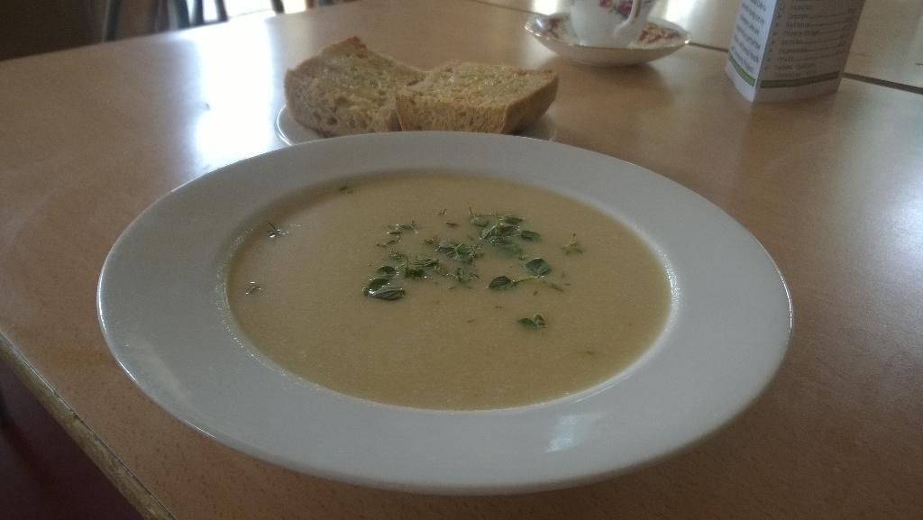 EmbassyCafe's tweet image. This wk we're eating cream of potato soup w fresh herbs, raw beetroot salad &amp;amp; veg curry w pilau rice. All made here!