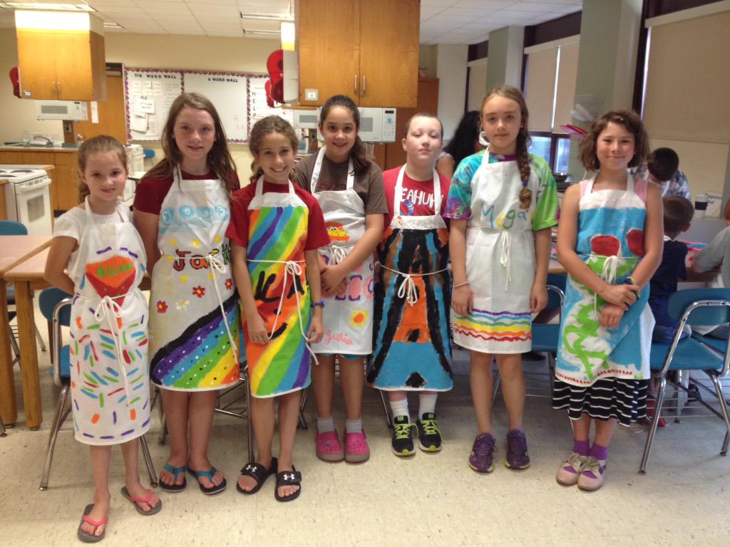 APSSummerFun's tweet image. Making cannoli bites and painting aprons in Tasty Pastry
